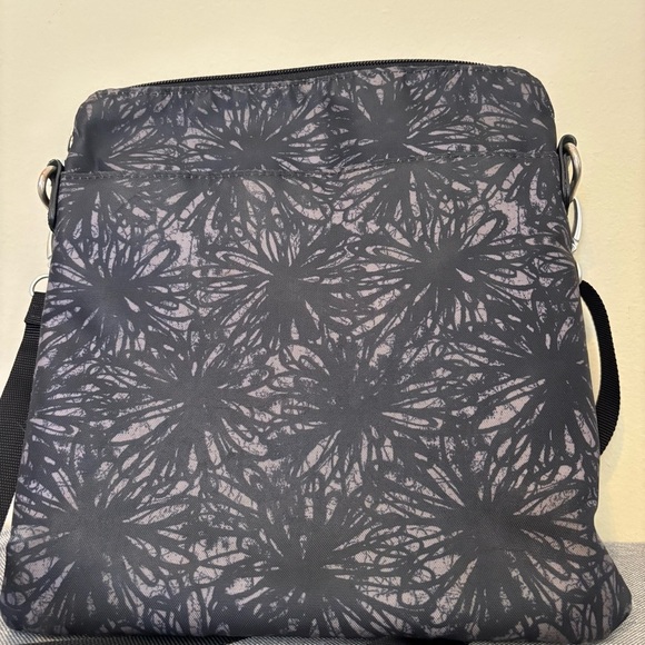 baggallini Go Bagg in Midnight Blossom Print - Picture 11 of 12